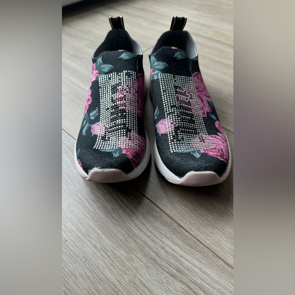 slip on - Picture 7 of 9